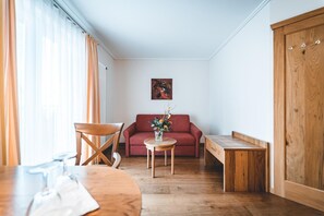 32-Zoll-Flachbildfernseher mit Satellitenempfang, Fernseher