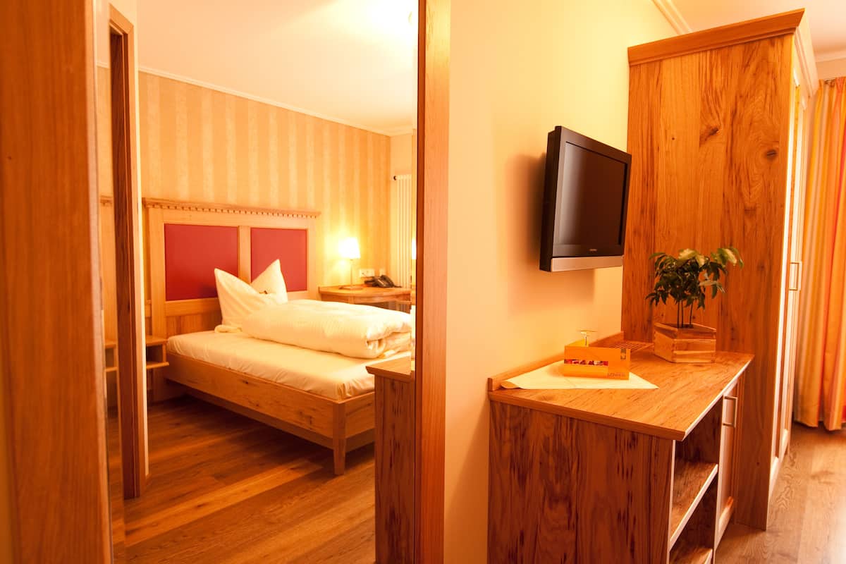 2 habitaciones, minibar y caja de seguridad en la habitación