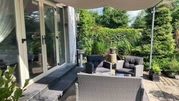 Habitación triple Deluxe (Room 1) | Terraza o patio