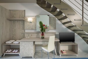 Tabla de planchar con plancha, wifi gratis y ropa de cama 