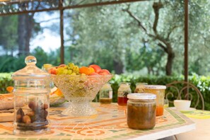 Breakfast area - La Maison de la Cigale (Forcalqueiret)