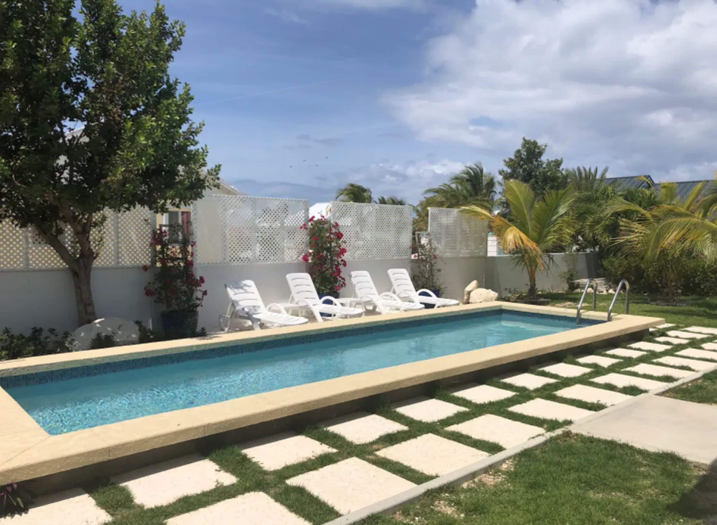 Outdoor pool, sun loungers