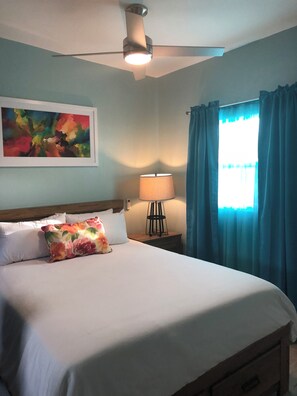 Premium bedding, down duvets, in-room safe, individually decorated - Sea Grape Studios (Providenciales)