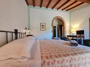 Desk, soundproofing - Agriturismo Bio Aia Della Colonna (Roccalbegna)