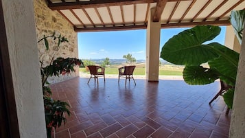 Een bureau, geluiddichte muren