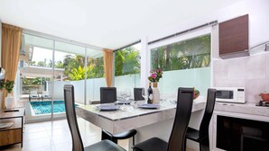 3-Bedroom Pool Villa | 객실 내 식사 공간