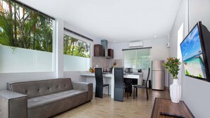 3-Bedroom Pool Villa | 거실 | LCD TV