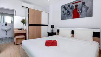 3 bedrooms, in-room safe, individually decorated, individually furnished