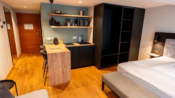 Deluxe Double Room | Hypo-allergenic bedding, desk, laptop workspace, soundproofing