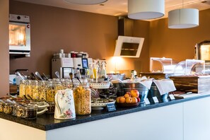 Daily buffet breakfast for a fee - Restaurant Hotel Zum Storchen (Waldkirch)