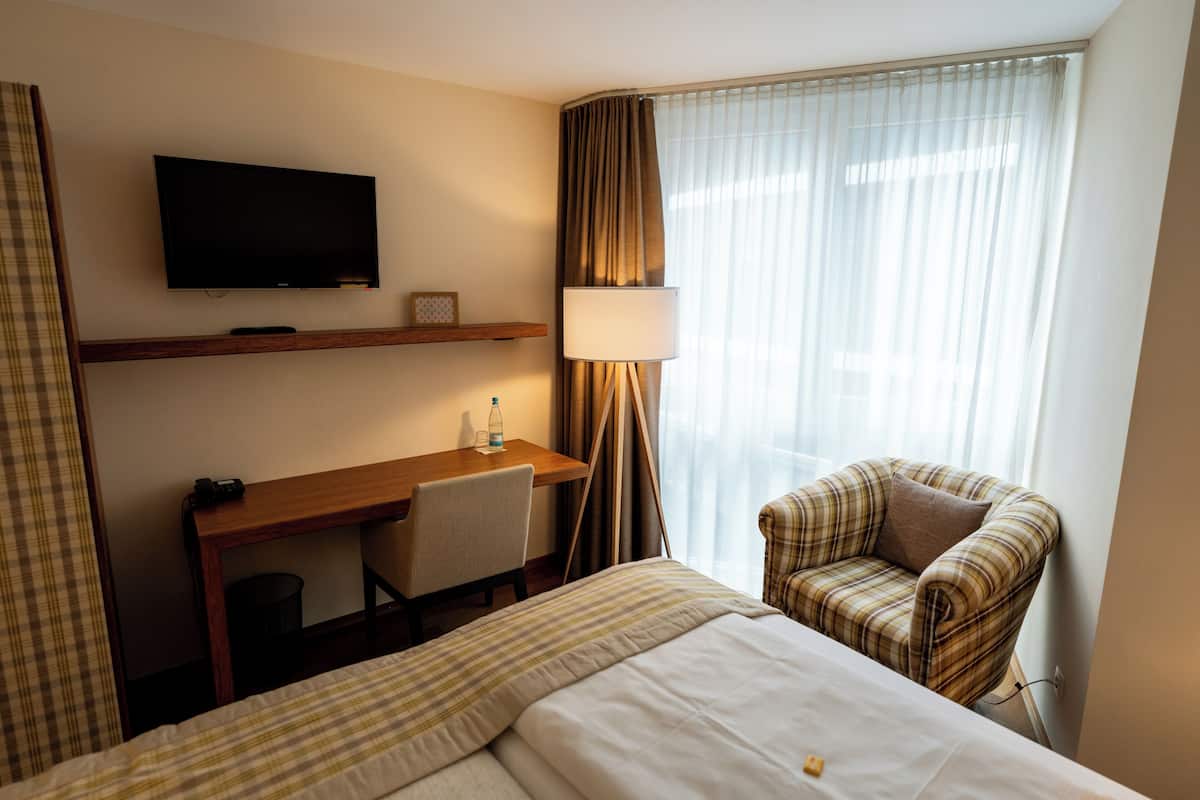 Classic Double Room, 1 Queen Bed | 1 bedroom, hypo-allergenic bedding, desk, laptop workspace