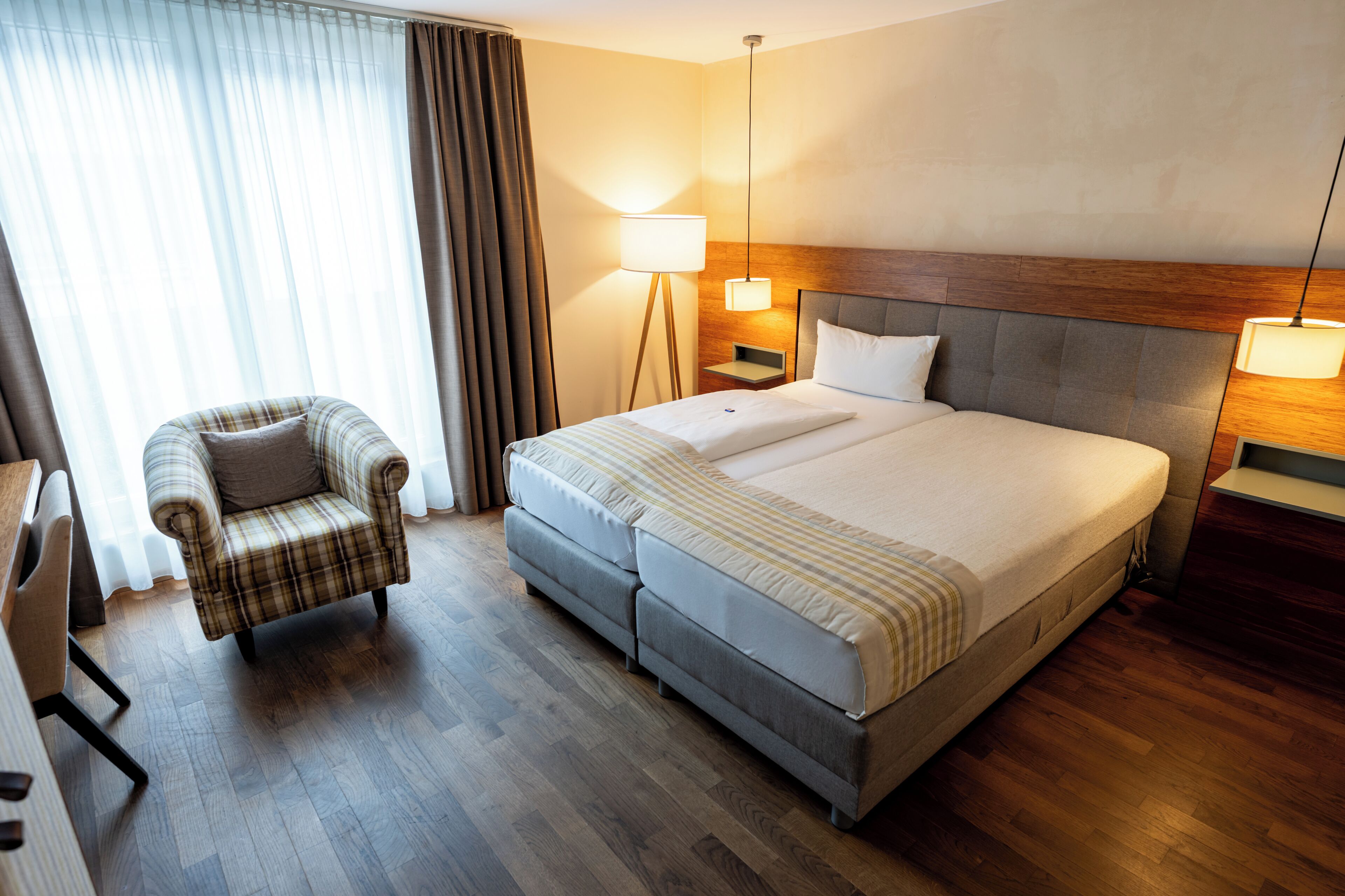 컴포트 더블룸 | 저자극성 침구, 책상, 노트북 작업 공간, 방음 설비