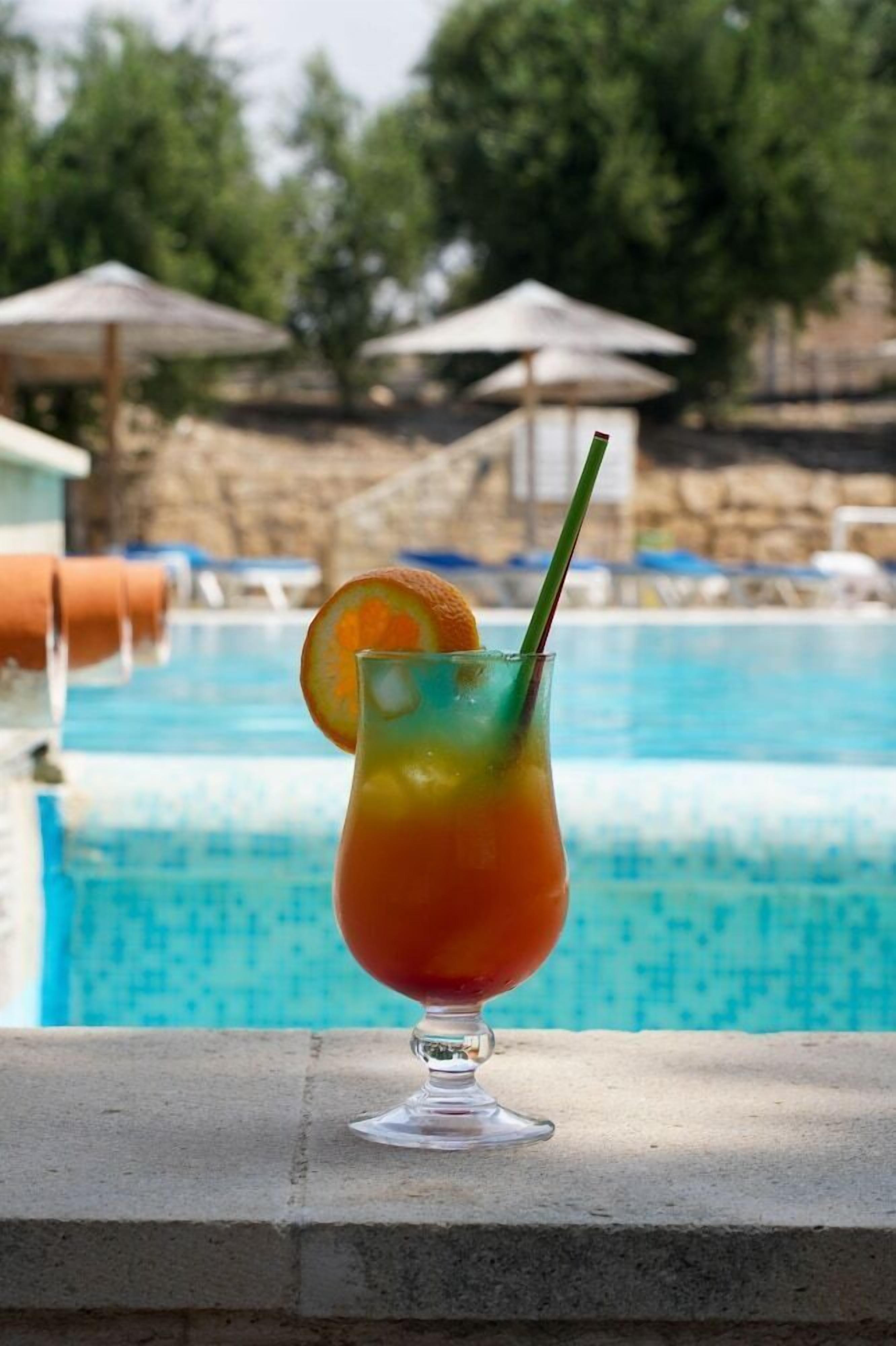 حمام سباحة