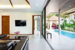 4-Bedroom Villa with Private Pool | Terrasse/Patio