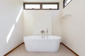 4-Bedroom Villa with Private Pool | Deep-soaking bathtub - Exquisite Thai Balinese Pool Villa Mika (Rawai)