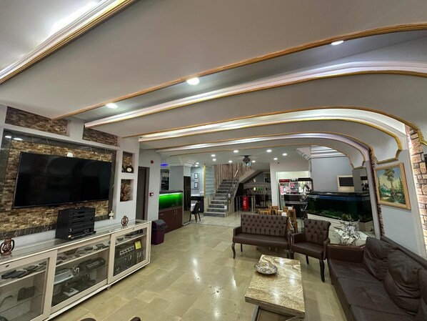 Coin salon dans le hall