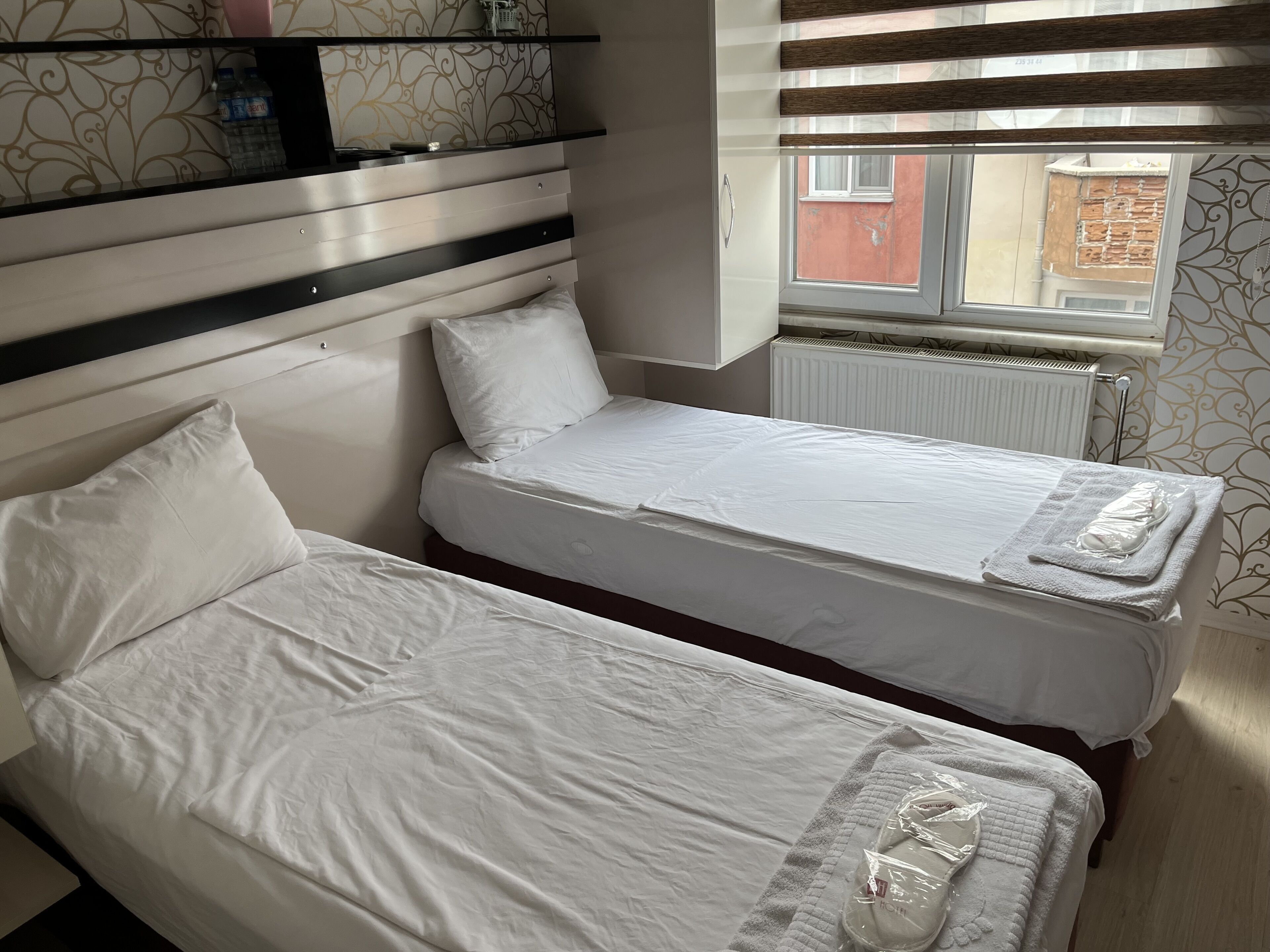 Ropa de cama de alta calidad, sistema de insonorización y wifi gratis 