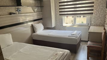 Camera Standard con letto matrimoniale o 2 letti singoli, vista città | Lenzuola Frette, biancheria da letto di alta qualità, insonorizzazione