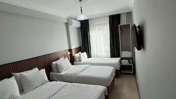 Basic-Vierbettzimmer | Hochwertige Bettwaren, schallisolierte Zimmer, kostenloses WLAN