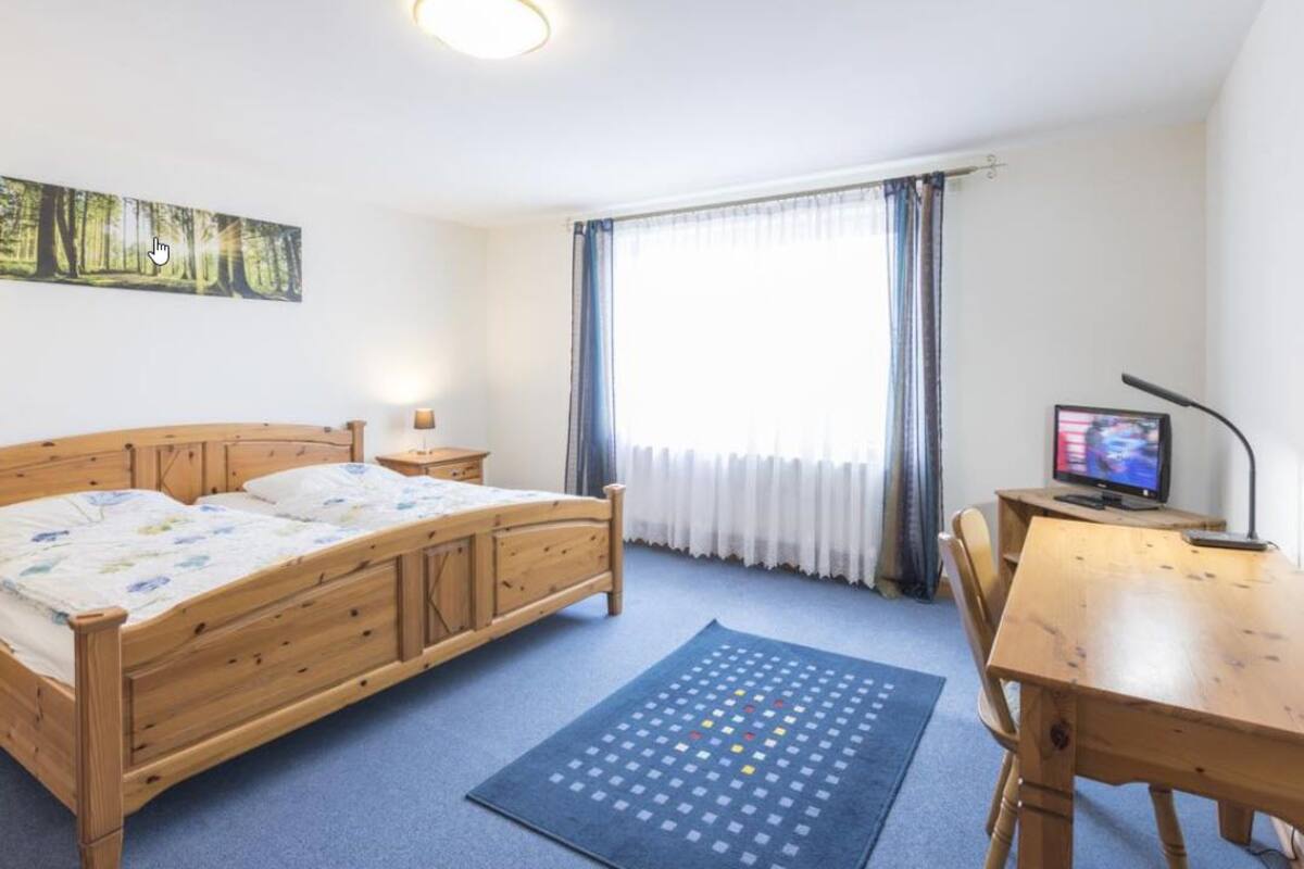 Habitación doble | Escritorio, wifi gratis y ropa de cama