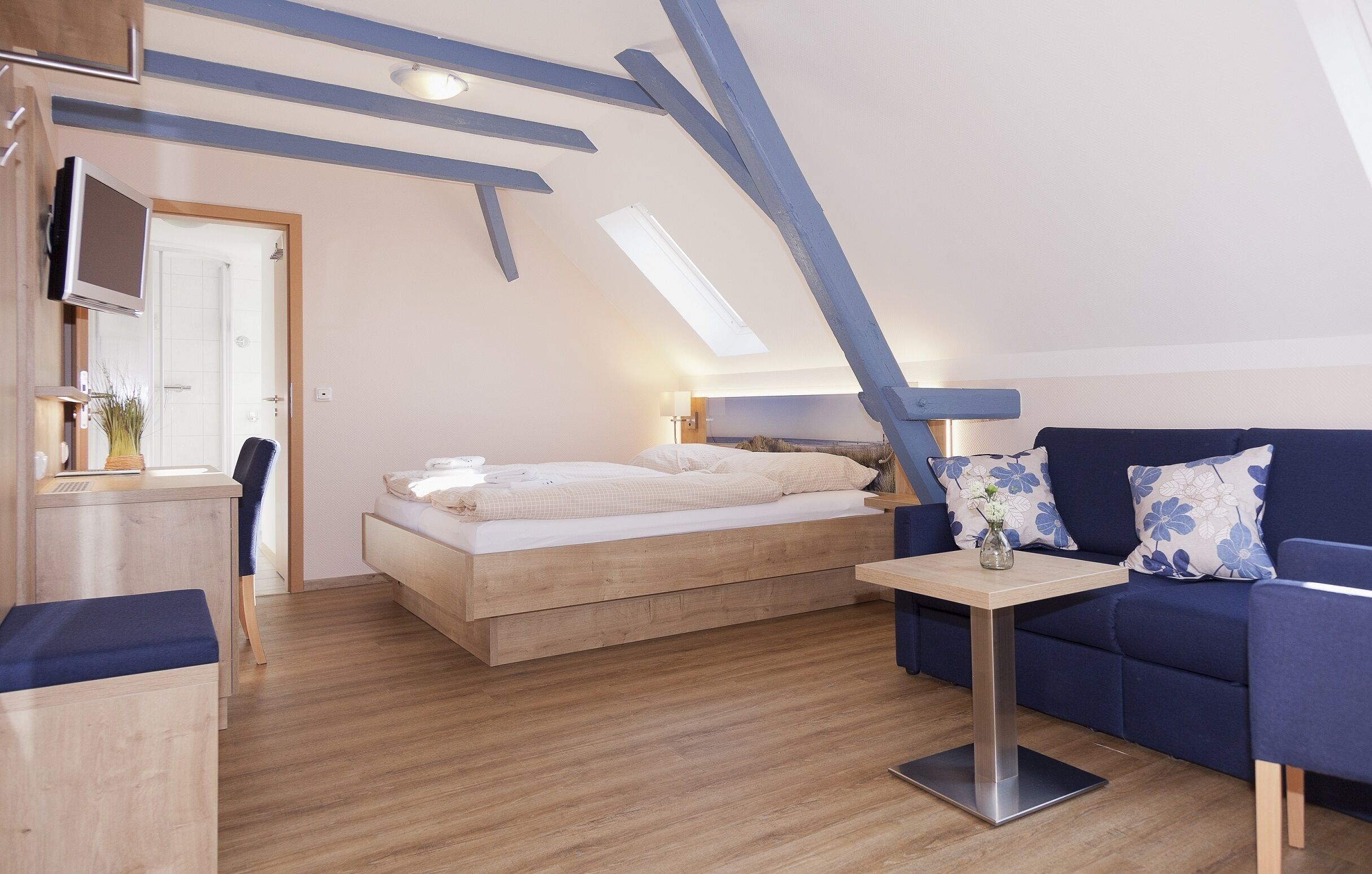 hypo-allergenic bedding, minibar, in-room safe, desk