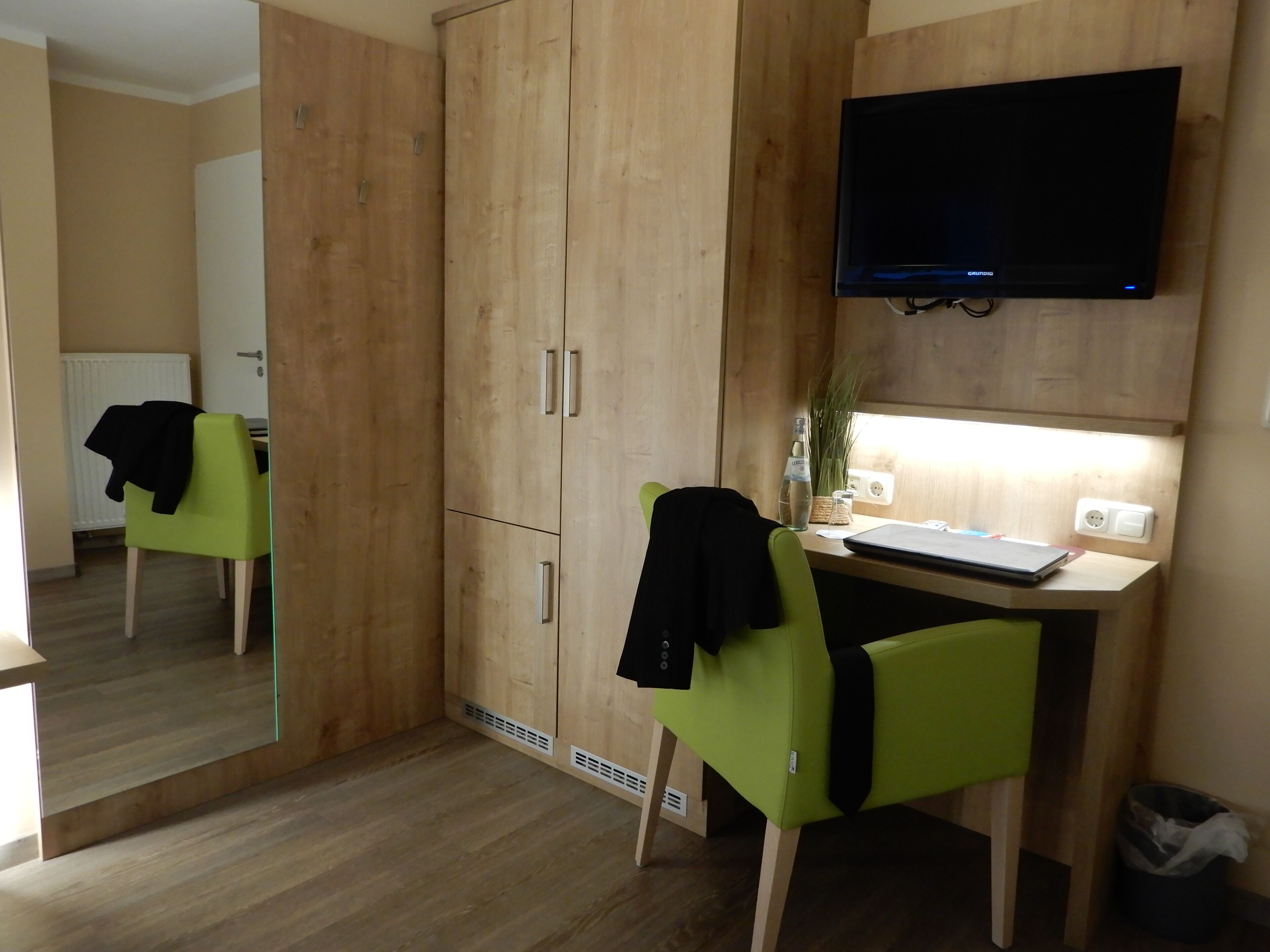 classic single room | in-room business centre