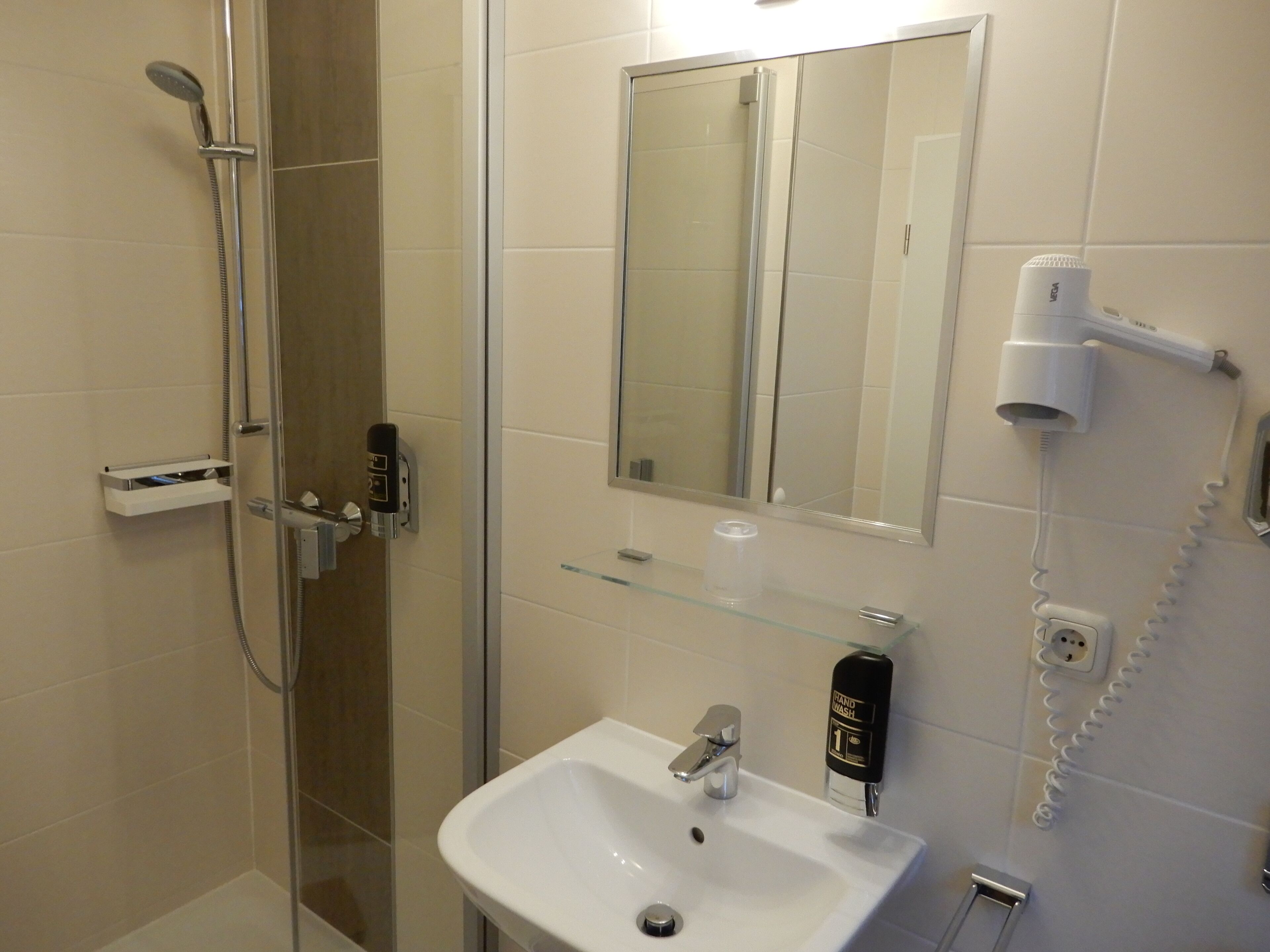 classic single room | bathroom | shower, free toiletries, hair dryer, towels