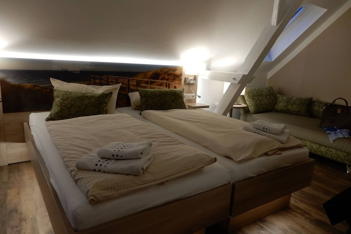 classic triple room | hypo-allergenic bedding, minibar, in-room safe, desk