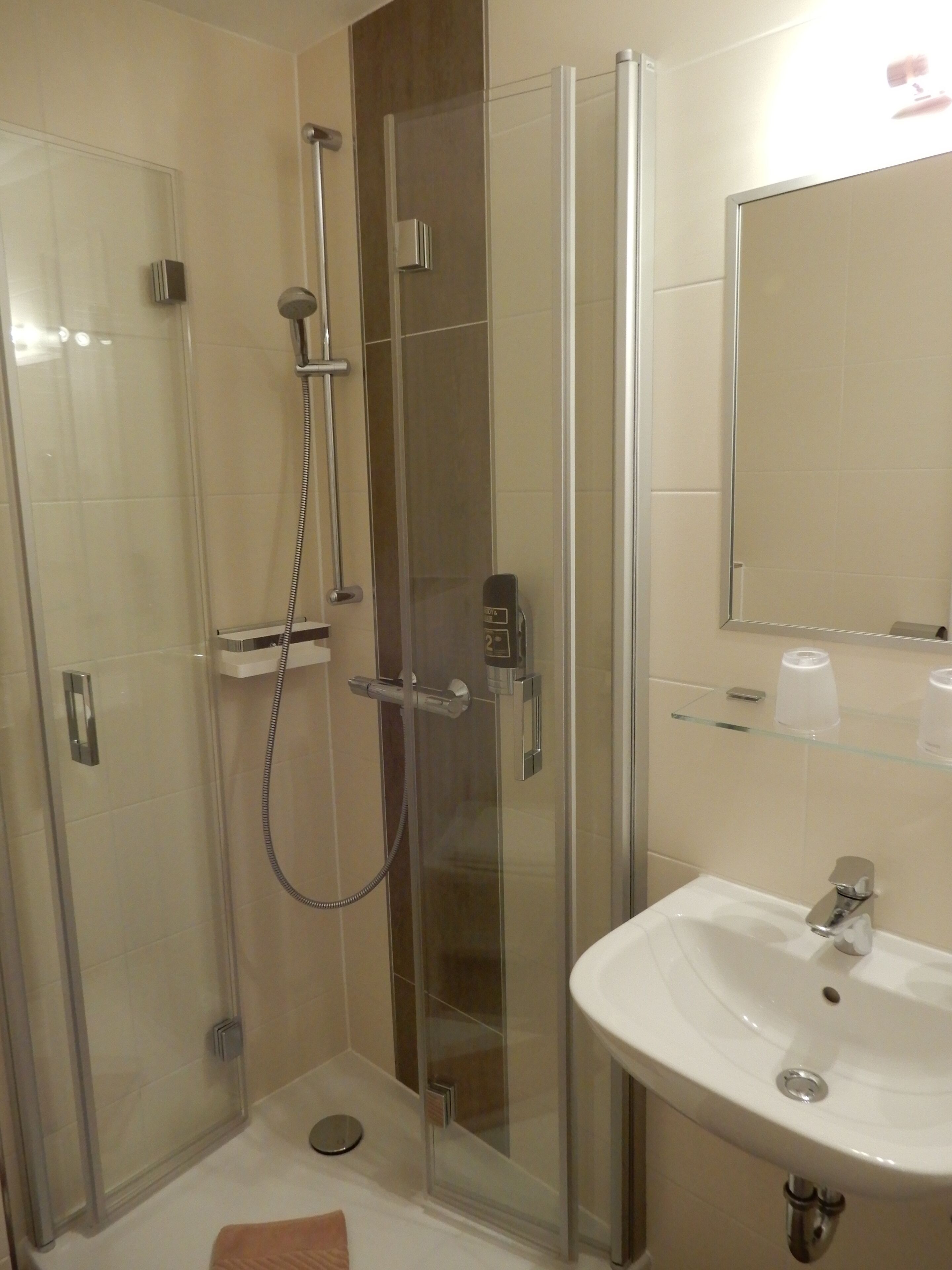 classic double or twin room | bathroom | shower, free toiletries, hair dryer, towels