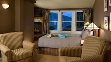 Deluxe Single Room, 1 King Bed, Balcony, Lake View