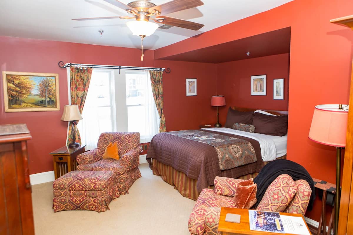 Single Room, 1 Queen Bed, Jetted Tub, Mountain View | Egyptian cotton sheets, premium bedding, pillow-top beds