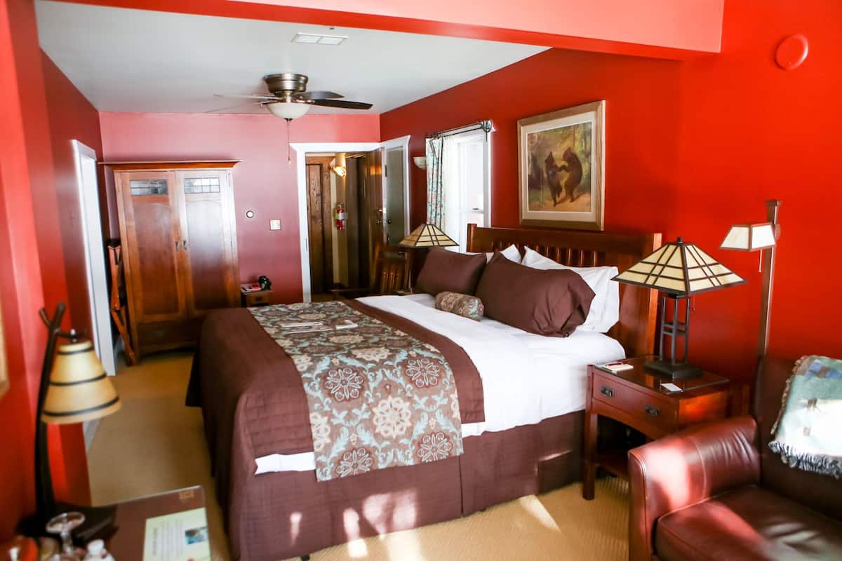 Deluxe Single Room, 1 King Bed, Balcony, Lake View | Lake view
