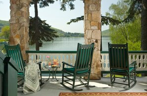 Exterior - Lake Pointe Inn (McHenry)
