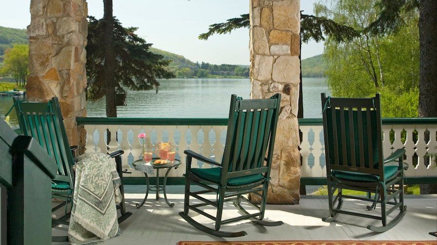Lake Pointe Inn