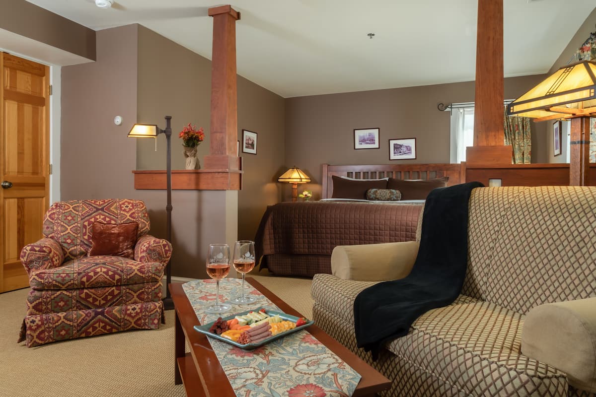 Buffalo Marsh Suite | Egyptian cotton sheets, premium bedding, pillowtop beds