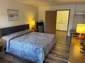 Economy-rum - 1 kingsize-säng - icke-rökare - bottenvåning | Strykjärn/strykbräda, gratis wi-fi och sängkläder