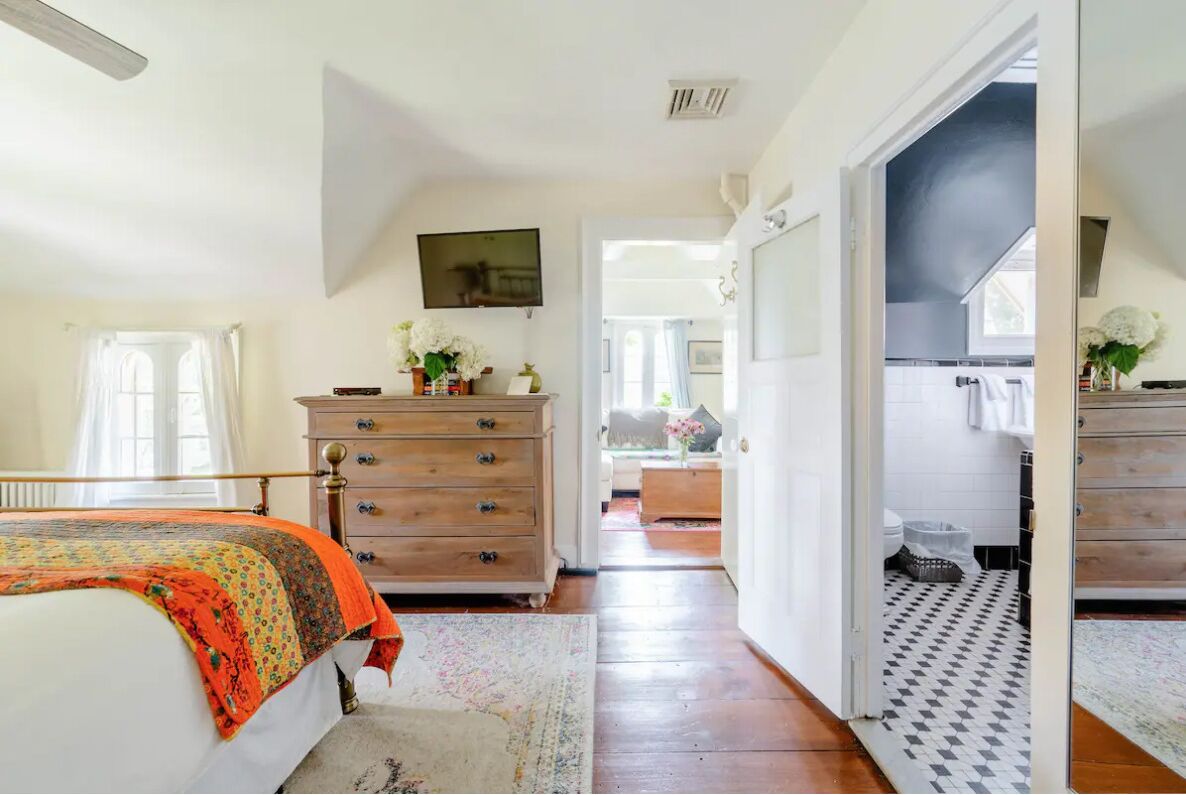 豪華客房, 1 張特大雙人床和 1 張沙發床, 非吸煙房 | 免費無線上網、床單