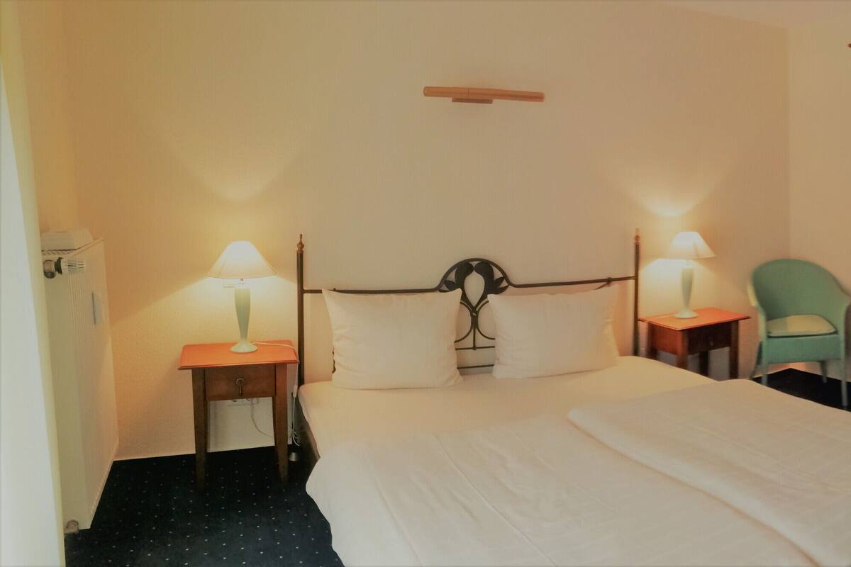 Standard-Doppelzimmer | Allergikerbettwaren, Schreibtisch, schallisolierte Zimmer