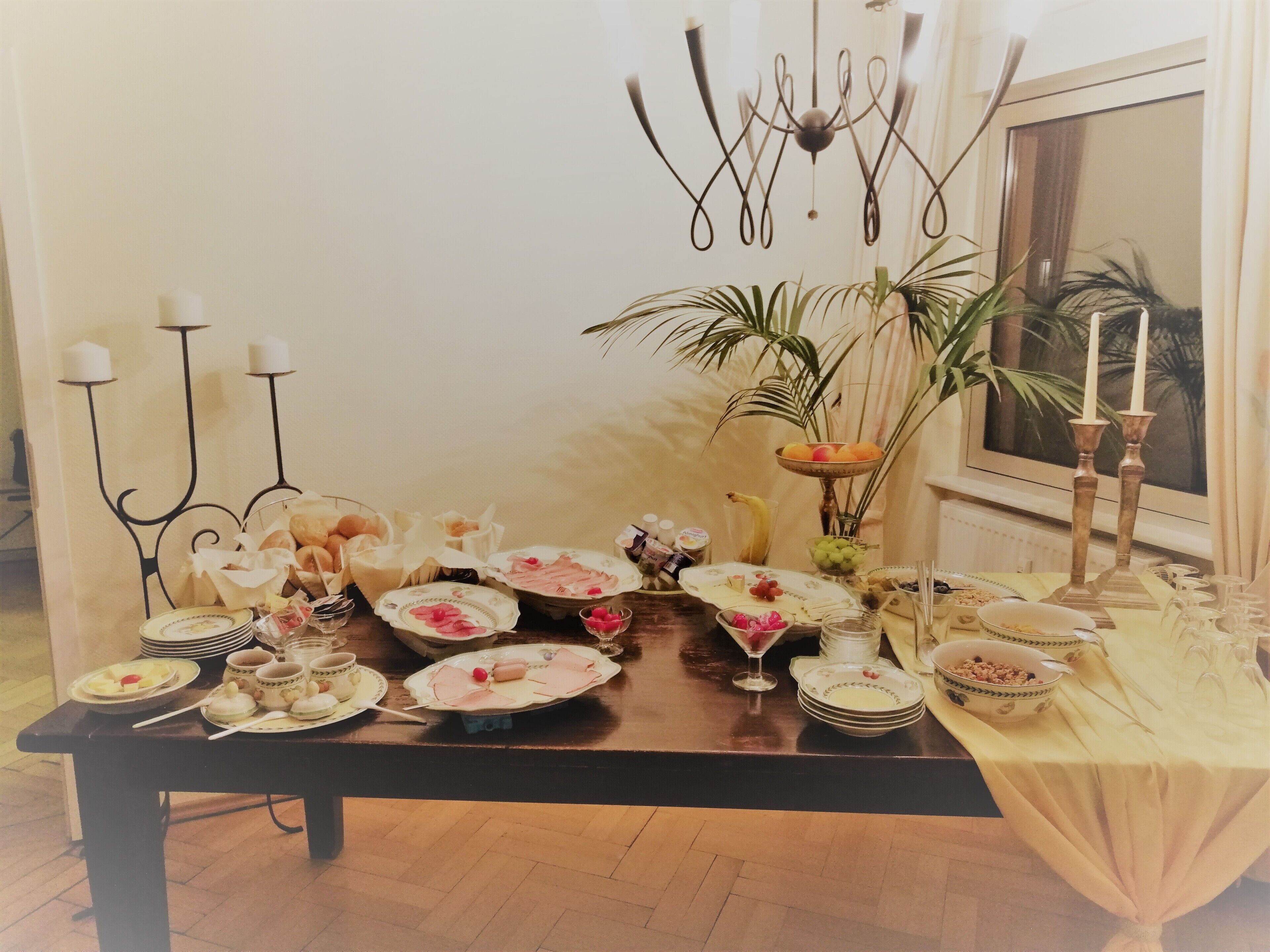 Buffet breakfast on weekdays (EUR 7 per person)