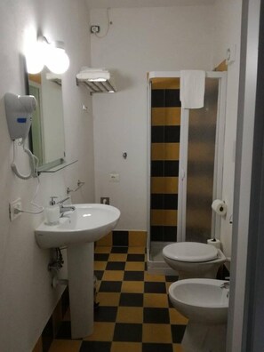 Double or Twin Room | Bathroom - Domus 19 (Naples)