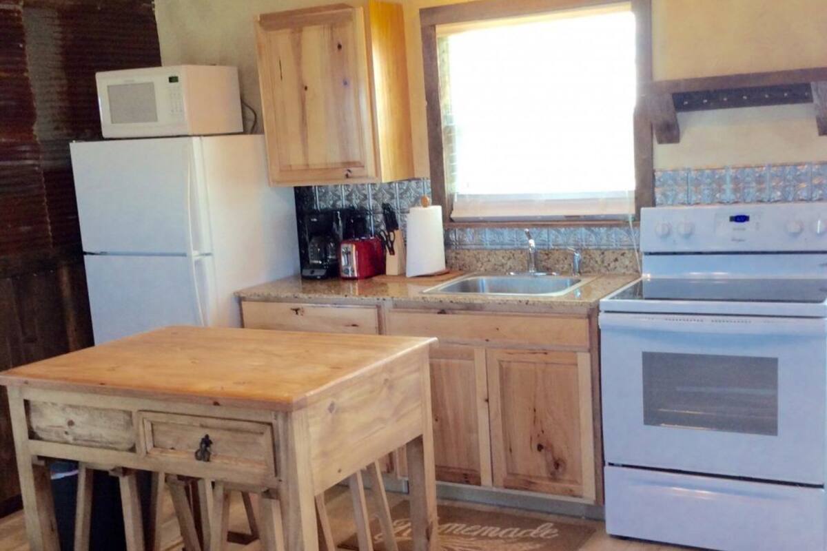 Comfort-Ferienhütte, Mehrere Betten, Nichtraucher | Eigene Küche | Wasserkocher mit Kaffee-/Teezubehör, großer Kühlschrank, Mikrowelle