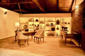 Reception - PINK FLAMINGO BOUTIQUE HOTEL (Moshi)
