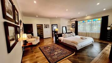 行政雙人房, 1 張特大雙人床, 泳池景 | 2 間睡房、房內夾萬、獨特設計、獨特裝修