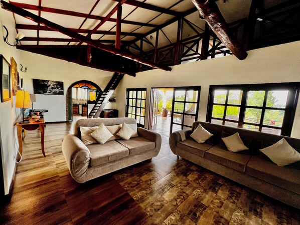 Villa – exclusive | Spiseområde på rommet