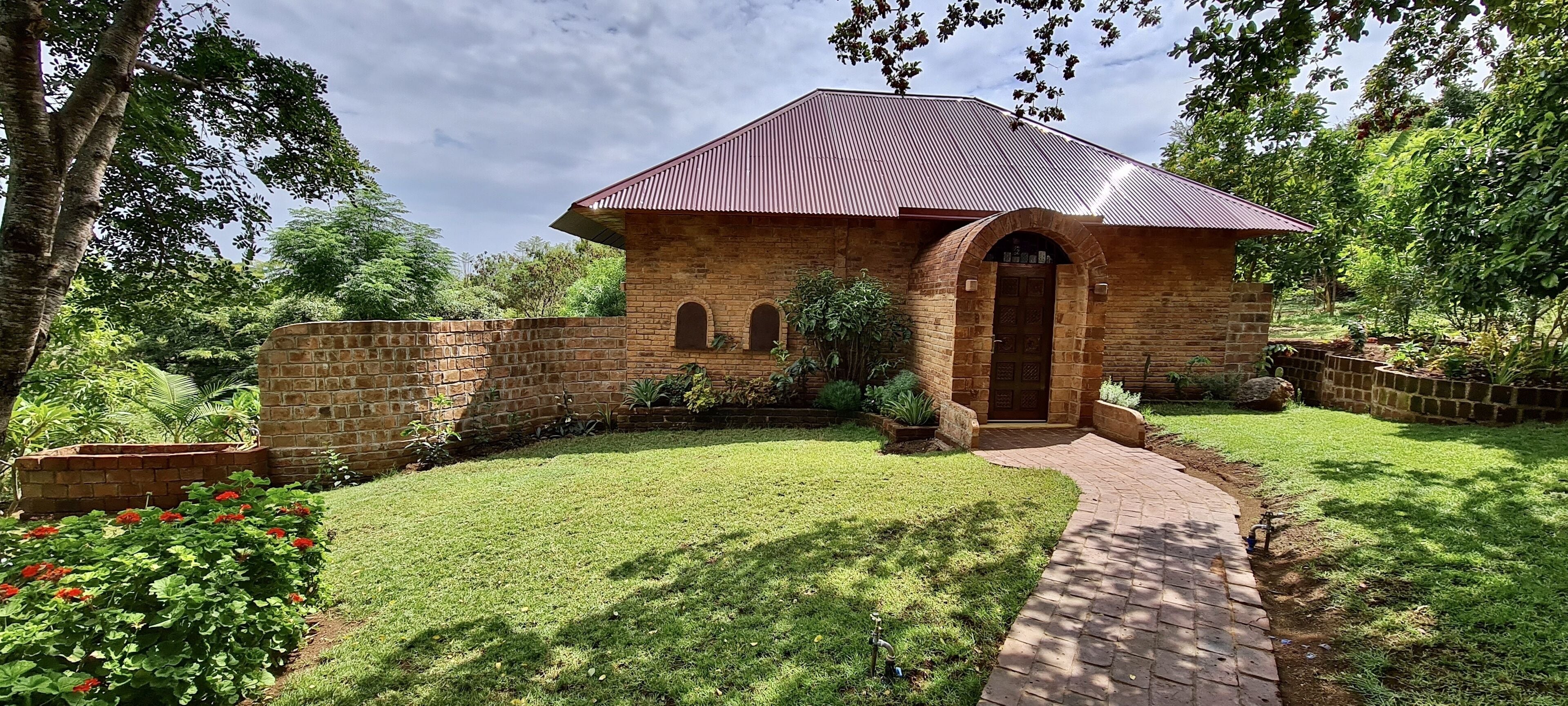 couples treatment room(s), body treatments, deep-tissue massages