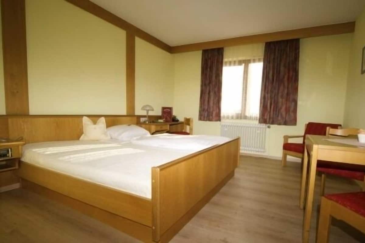 Wifi gratis y ropa de cama