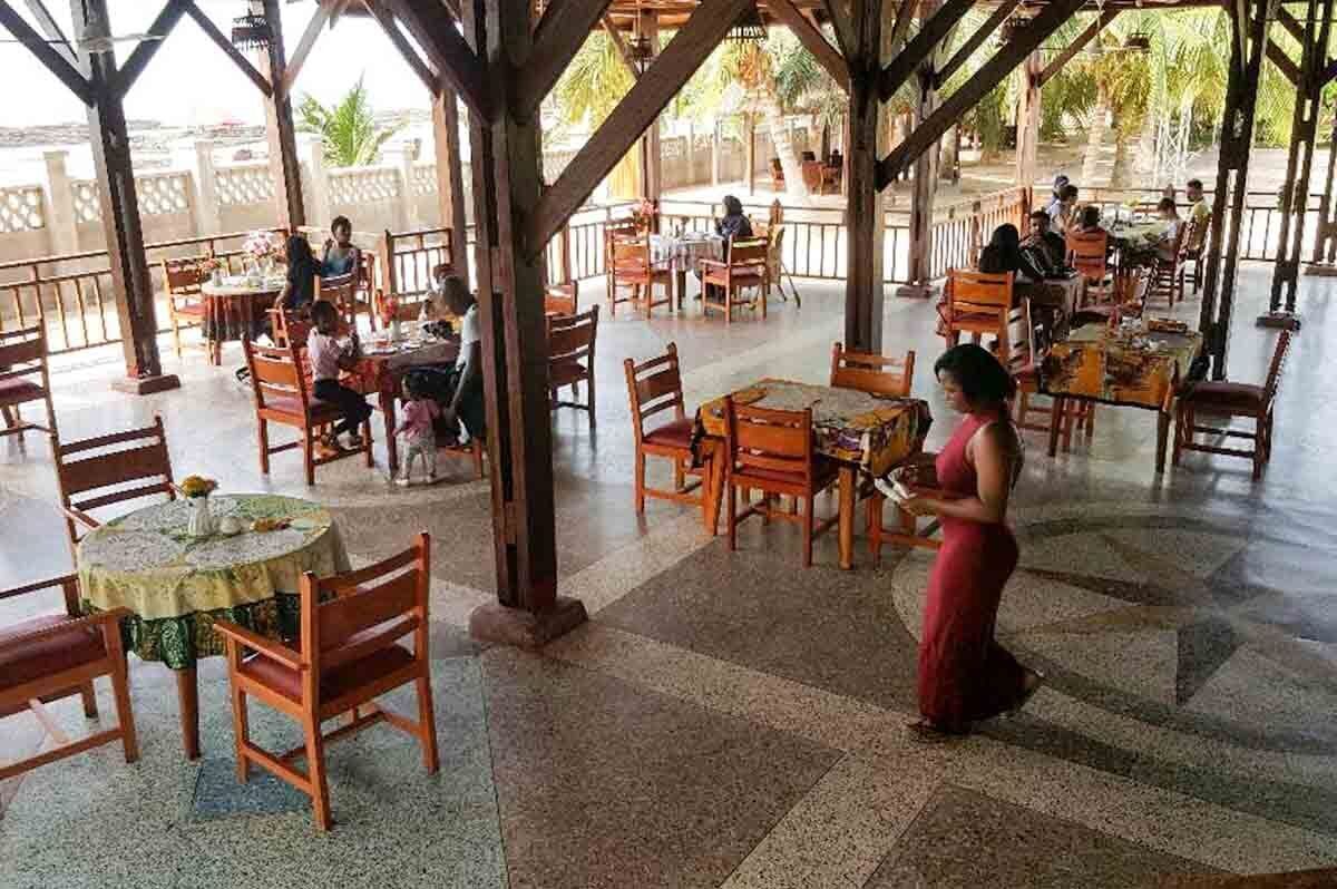 breakfast, lunch, dinner served; local and international cuisine