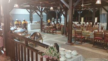 Spécialités Cuisine locale et internationale