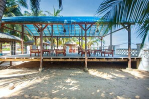 Gazebo - Charlestina Beach Resort (Ampenyi)