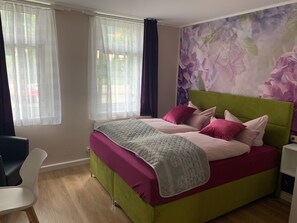Standard Double Room | Individually decorated, individually furnished, desk, cribs/infant beds - Pension Triebischtal (Meissen)